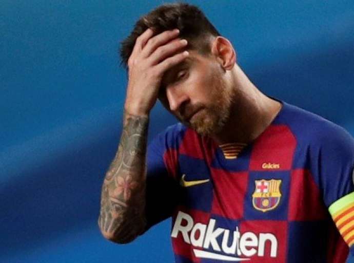Messi comunica ao Barcelona que quer deixar o clube imediatamente, diz jornalista