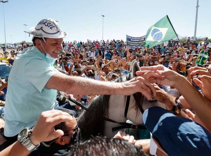 Líderes articulam para derrubar vetos em lei que obriga uso de máscara em locais públicos