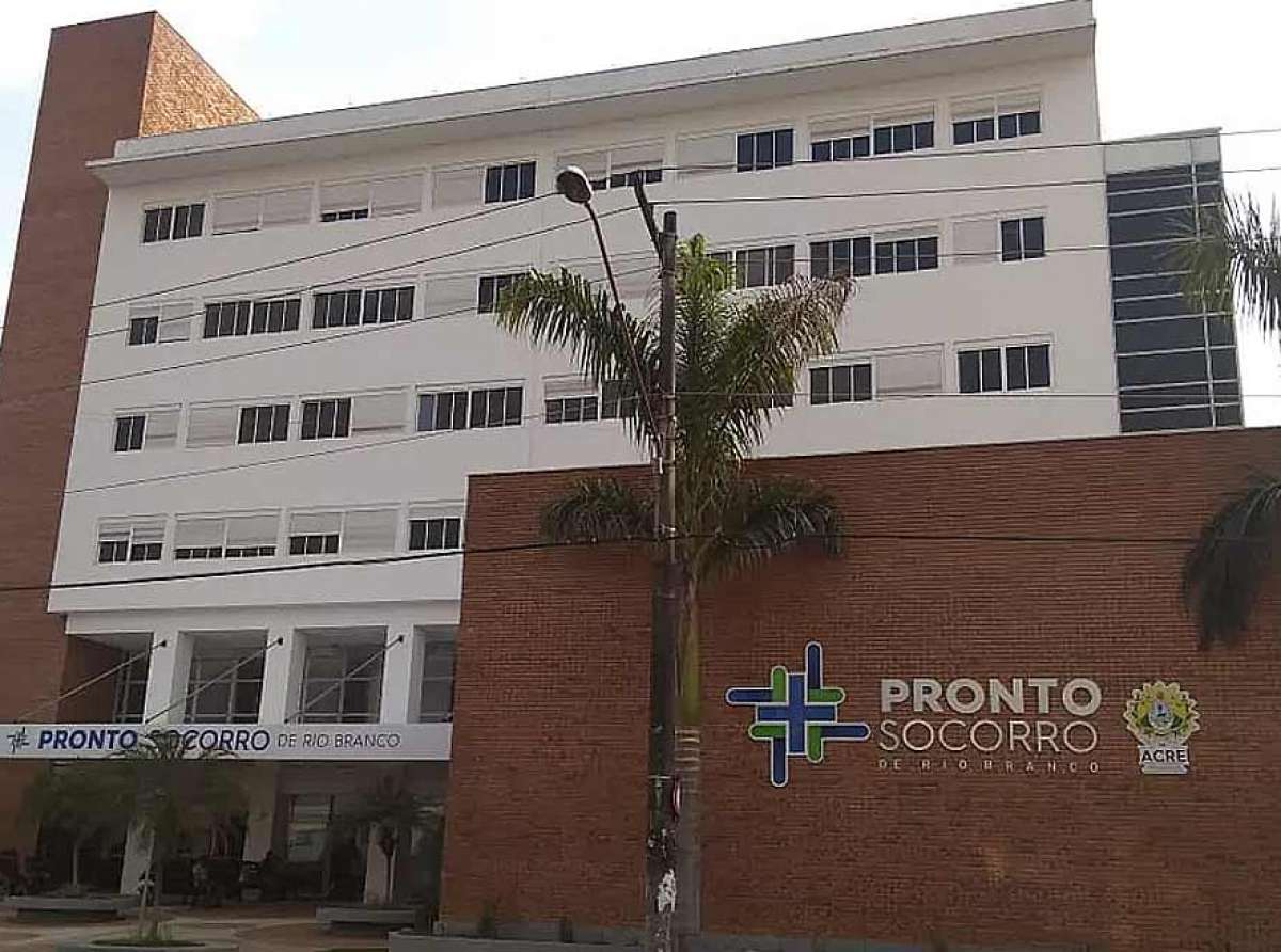 "trataram meu filho como um cachorro" diz mãe ao levar o filho acidentado para o Pronto Socorro