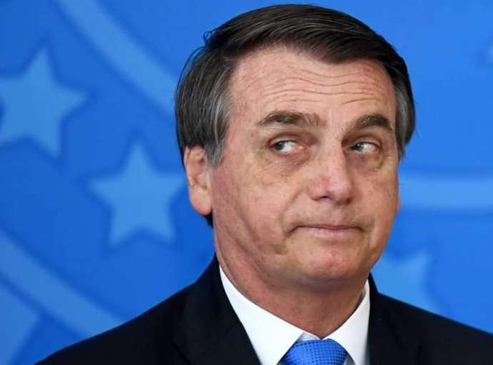 'Não dou bola pra isso', diz Bolsonaro sobre Brasil ficar para trás em vacinação