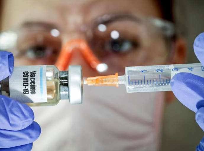 Alta eficiência de vacina da Pfizer faz pesquisadores pedirem atraso de 2ª dose