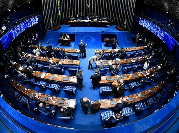 65 senadores brasileiros pedem socorro ao mundo