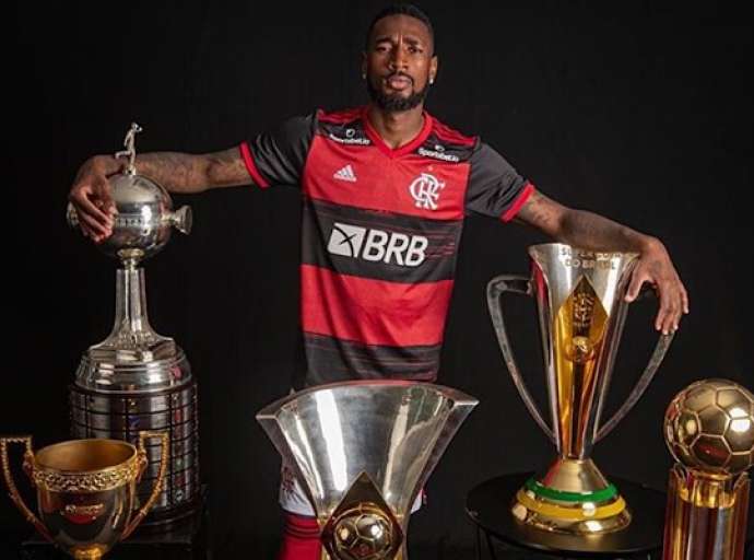 Gerson recebe nova oferta, Flamengo dá sinal verde, e venda ao Olympique fica por detalhes