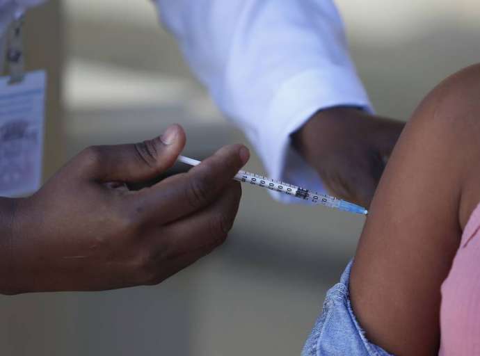 Rio Branco anuncia vacinação para jovens acima de 15 anos a partir desta sexta-feira