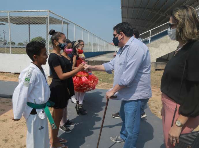 Primeiro Complexo Esportivo de Sena é inaugurado e recebe o nome da Dona Laudi