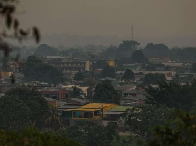 Fumaça das queimadas eleva poluição do ar a níveis preocupantes no Acre
