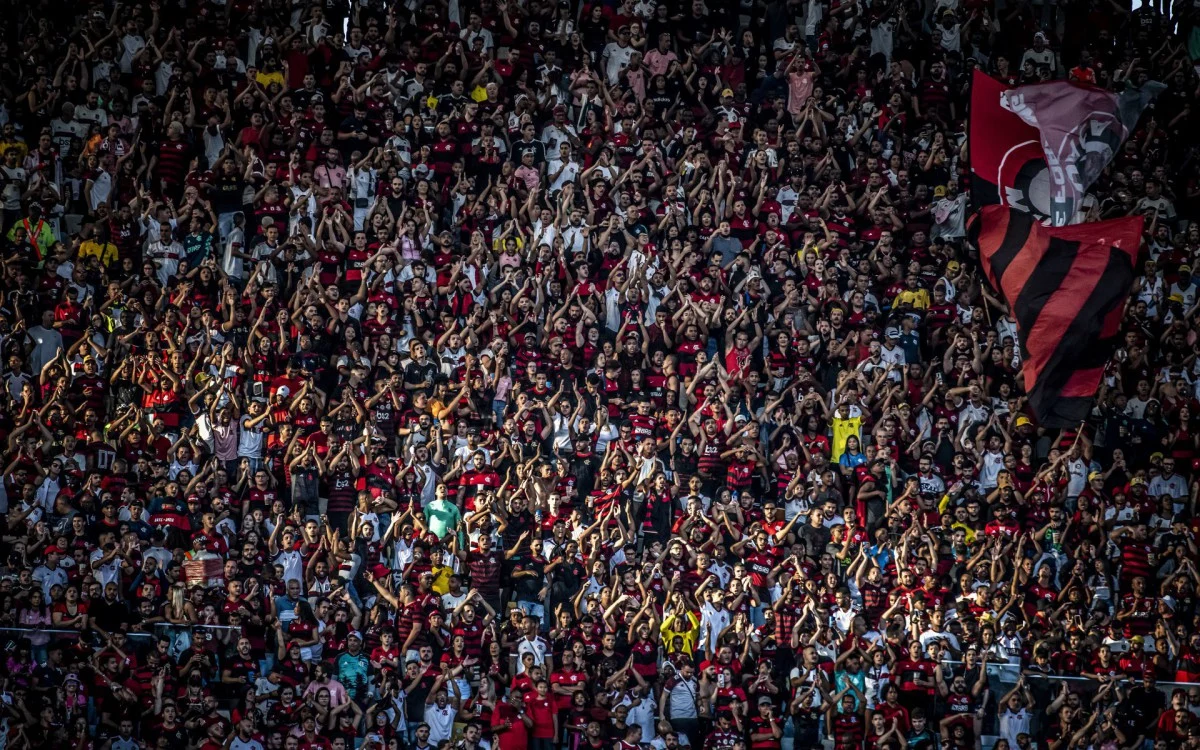 Torcida do Flamengo faz coro por Jorge Jesus e hostiliza Landim e Braz no Maracanã