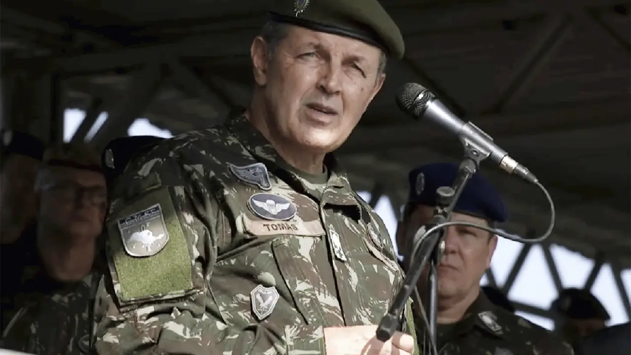 'Ninguém está acima da lei', diz comandante do Exército ao ser questionado sobre punição a militares em atos golpistas