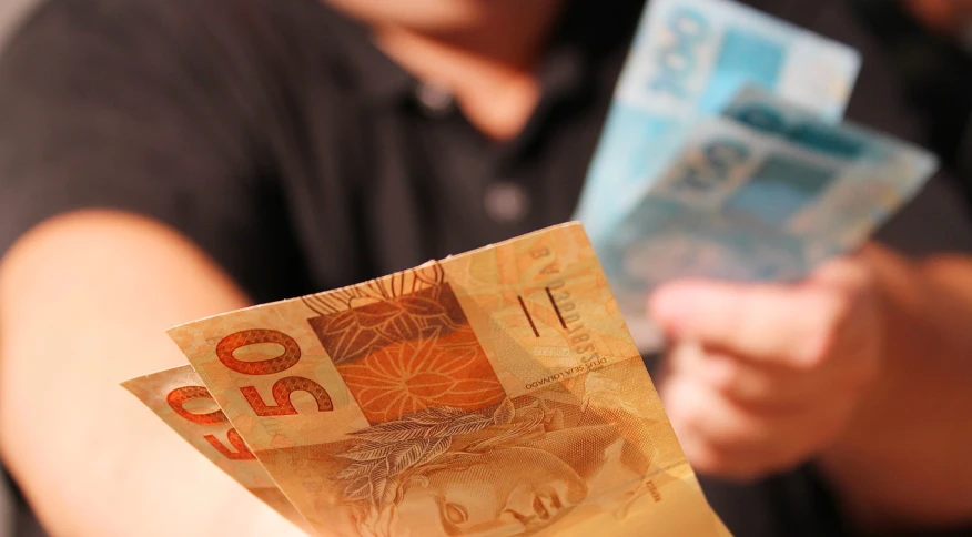 Reajuste do salário mínimo e mudança no IR podem custar R$ 21,5 bi ao governo, diz economista