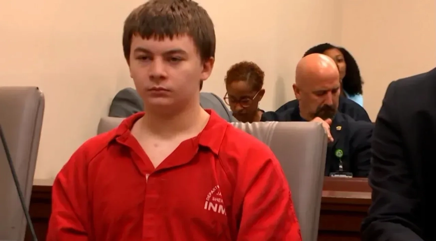 Adolescente é condenado à prisão perpétua nos EUA após matar colega de 13 anos