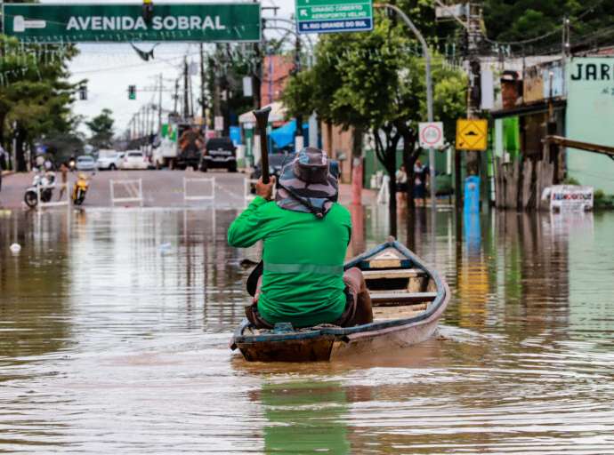 Nível do Rio Acre chega a 17,58 metros e governo Gladson reforça apoio às famílias atingidas