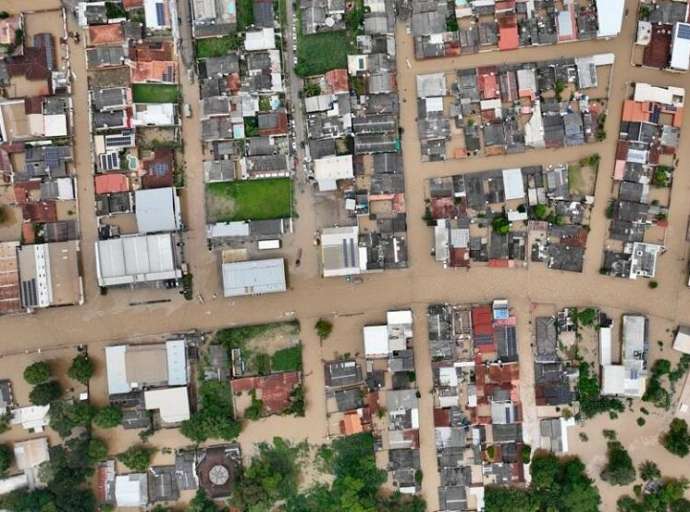 Rio Acre sobe mais 2 centímetros, vai a 17,72 metros e já é considerado a segunda enchente mais devastadora da história