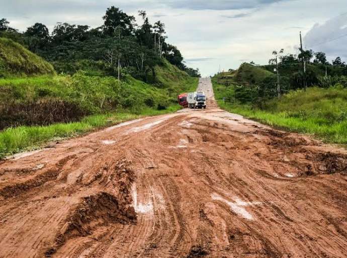 Superintendente do DNIT no Acre afirma que é necessário uma fortuna de R$ 15 bilhões de reais para reconstruir BR-364 destruída por buracos