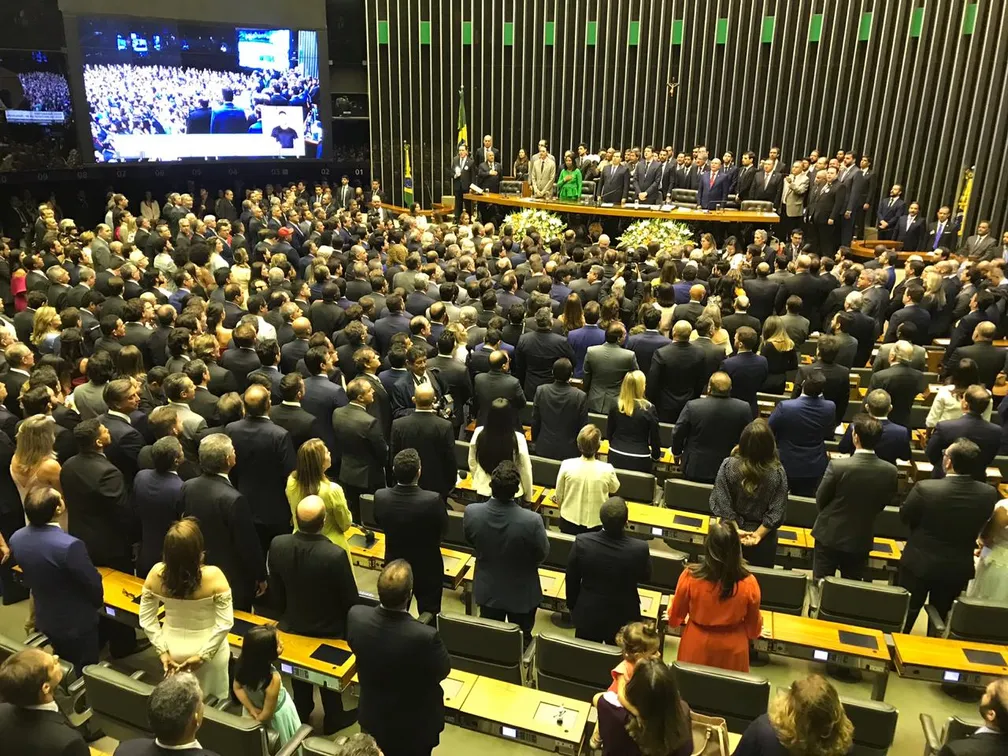 Veja os deputados que votaram contra o projeto que protege políticos