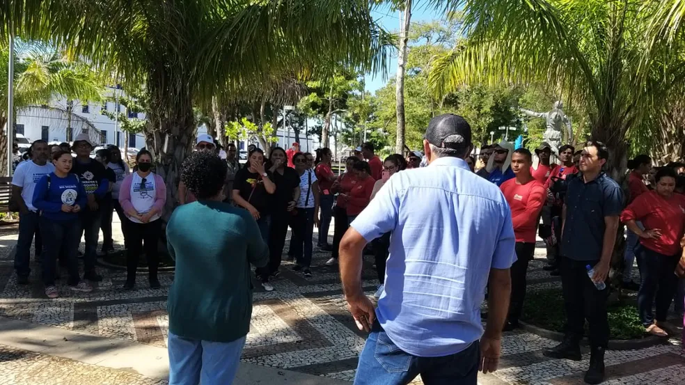 Agentes de endemias de Rio Branco protestam por reajuste salarial com base no piso nacional