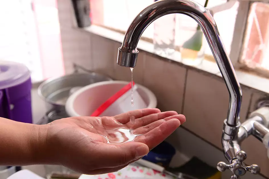 Abastecimento de água só deve normalizar em até três dias em Rio Branco; enquanto isso, milhares de pessoas estão sem água nas torneiras