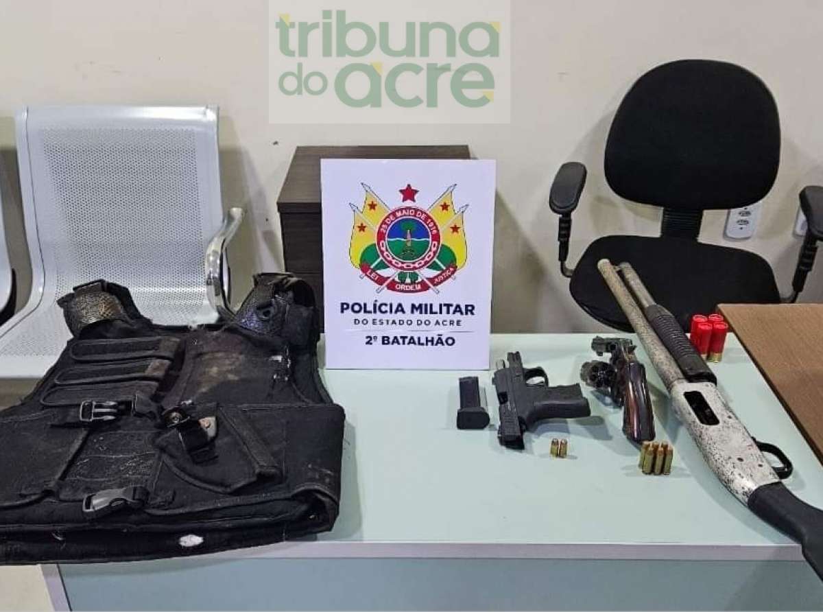 PM impede confronto de facções e apreende menor com várias armas de fogo