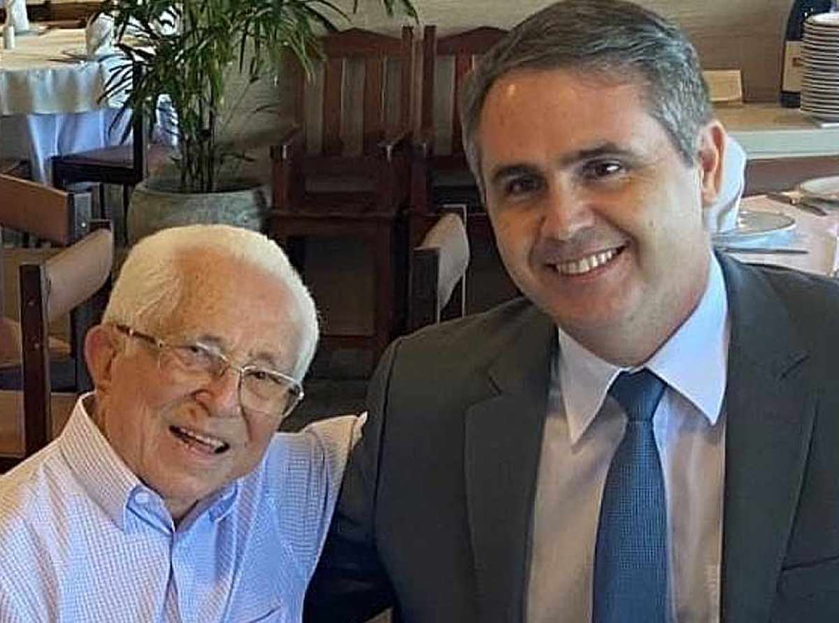 Marcus Alexandre recebe as bençãos do ex-governador Nabor Junior , o maioral dos cabeças brancas do MDB