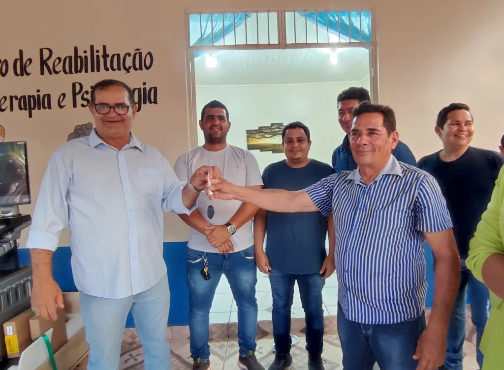 Tanízio Sá participa da entrega de van para transporte sanitário, reinauguração do centro de reabilitação e inauguração do CREAS em Manoel Urbano